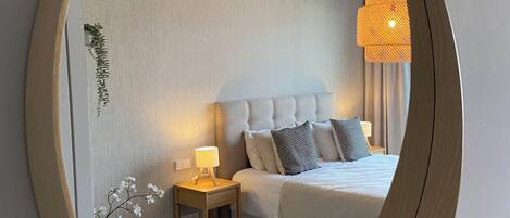 2 camere, una scrivania, ferro/asse da stiro, culla da viaggio