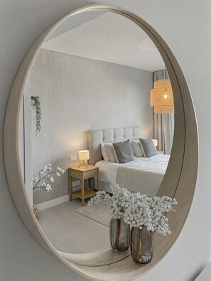 2 habitaciones, escritorio, tabla de planchar con plancha y wifi gratis 