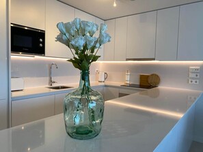 Fridge, microwave, oven, stovetop - Ipanema Luxury golf resort and spa (Mijas)