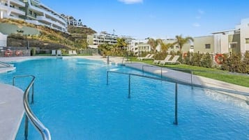 Alberca techada y alberca climatizada