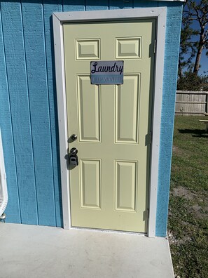 Exterior detail - Charming 2-bedroom with WiFi and AC in Englewood (Englewood)