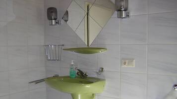 Handdukar, tvÄl och toalettpapper