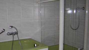 Handdukar, tvÄl och toalettpapper