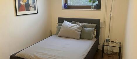 2 chambres, fer et planche à repasser, Wi-Fi, draps fournis