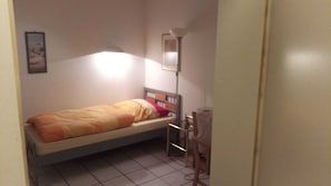 2 habitaciones, tabla de planchar con plancha, wifi y ropa de cama