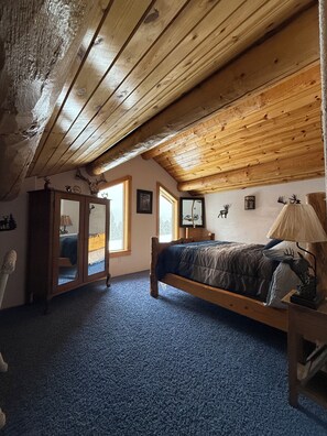 8 bedrooms, WiFi, bed sheets