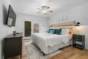 3 chambres, bureau, fer et planche à repasser, lit parapluie