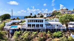 Exterior - Cozy Family Apartment, steps from the beach (East End)