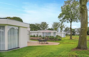 Outdoor dining - 2 bedroom amazing home in Afferden (Afferden)