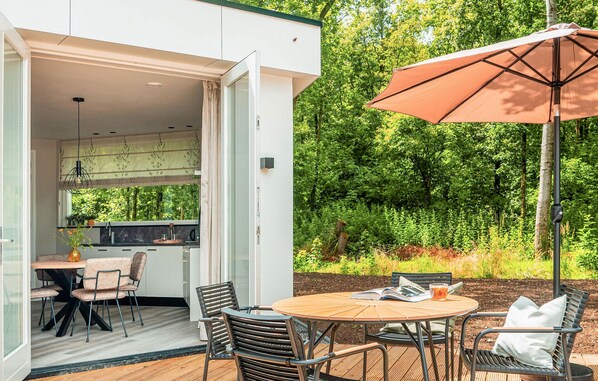 Outdoor dining - 2 bedroom amazing home in Afferden (Afferden)