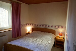 4 slaapkamers, een strijkplank/strijkijzer, wifi