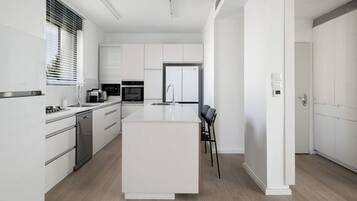 Fridge, microwave, oven, stovetop