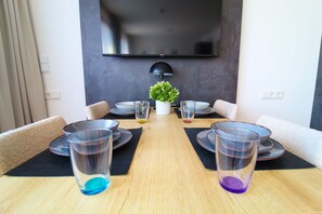 Dining - Schöne gemütliche Studiowohnung mit Klimaanlage (Berlin)