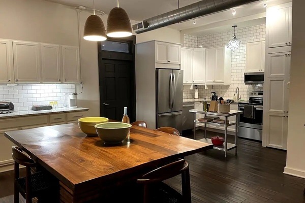 Microondas, horno, placa de cocina y lavavajillas