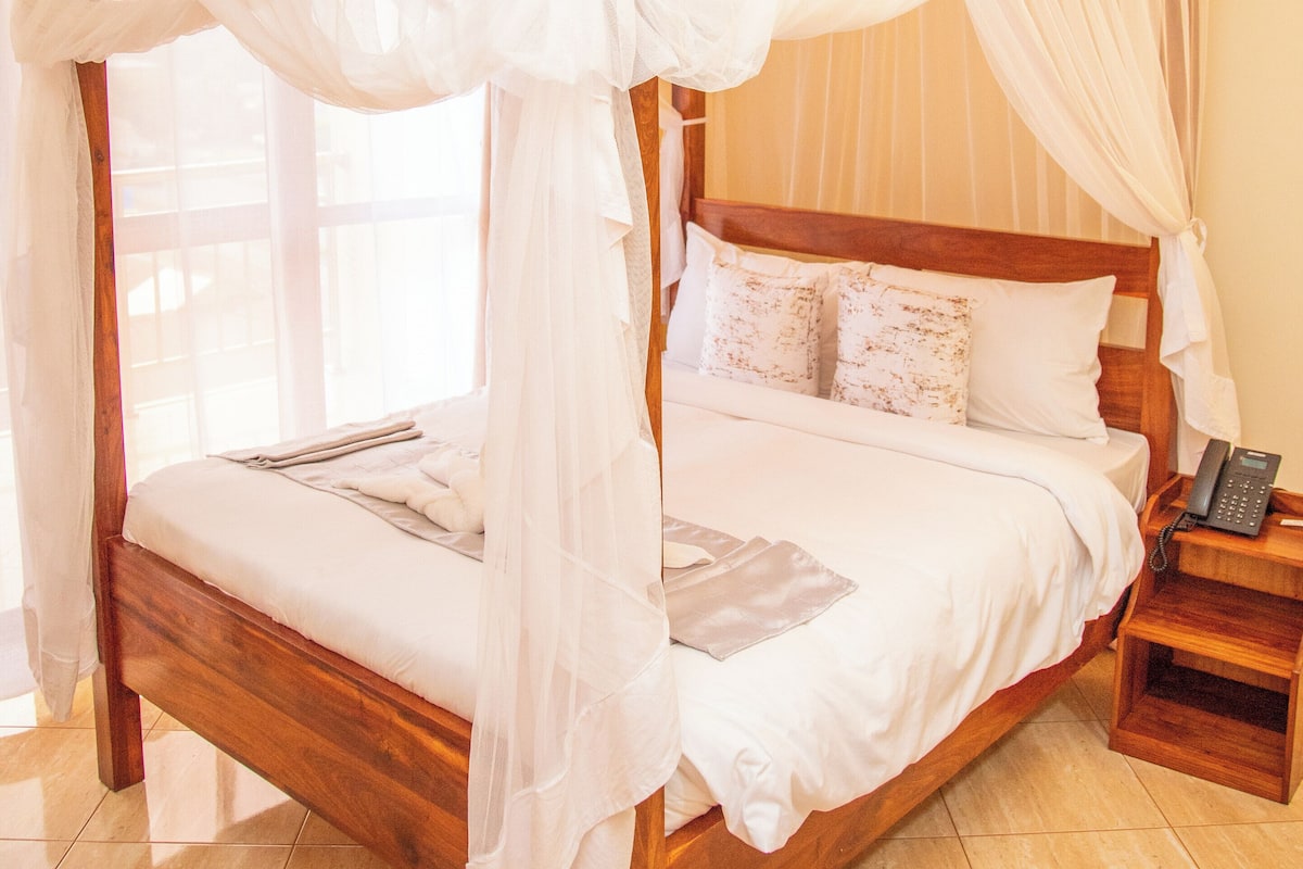 Room, City View | Desk, laptop workspace, free WiFi, bed sheets