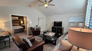 Smart TV, DVD player, books, stereo - Linebarier Vineyards (Fair Play)