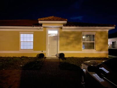 Cozy 2-bedroom condo in a gated community in lovely Poinciana