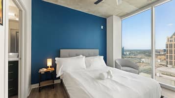 2 bedrooms, desk, iron/ironing board, WiFi