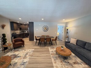 Smart TV, fireplace - Tranquil Teton Treasure 3-bedroom, 2-bathroom condo in Victor, Idaho (Victor)