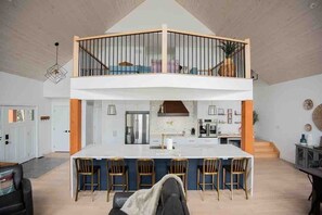 Fernseher, Kamin, Videospiele, Bücher
