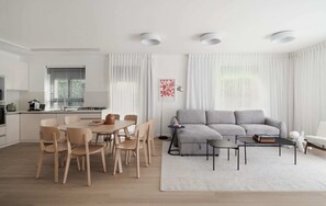 Smart TV - Deluxe 1 Keren Hayesod (Jerusalem)