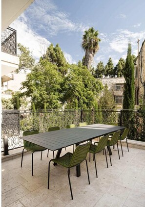 Outdoor dining - Deluxe 1 Keren Hayesod (Jerusalem)