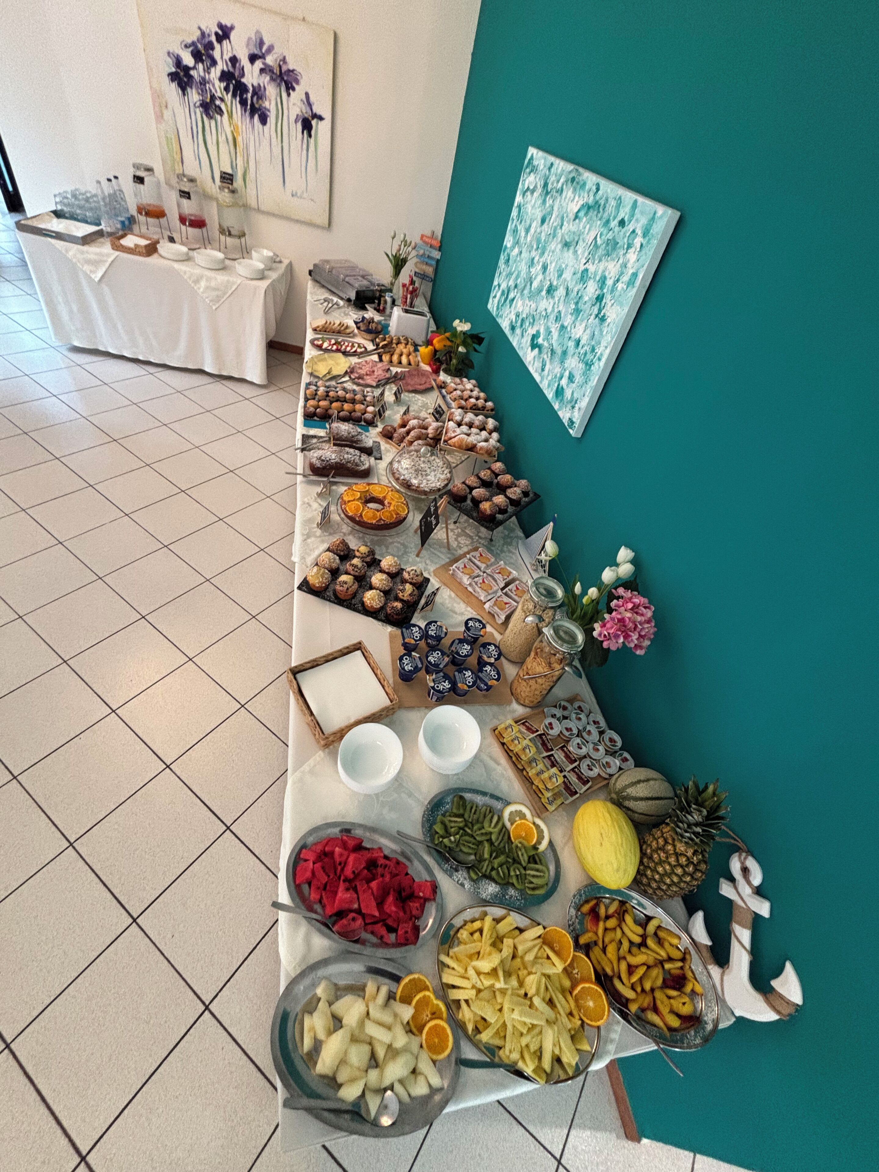 Petit déjeuner buffet servi tous les jours en supplément