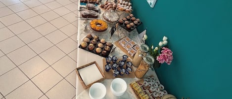 Daily buffet breakfast for a fee