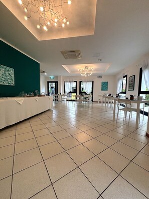 Daily buffet breakfast for a fee - Hotel Dream (Rimini)