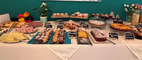 Petit déjeuner buffet servi tous les jours en supplément