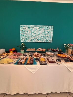 Daily buffet breakfast for a fee