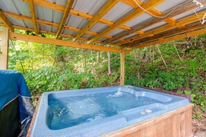Bañera de hidromasaje al aire libre