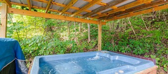Pet Friendly Glamping • Hot Tub • Fire Pit • Patio