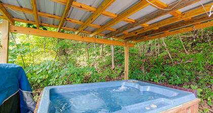 Pet Friendly Glamping • Hot Tub • Fire Pit • Patio