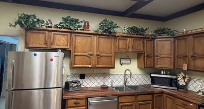 Cozy Family Home in Williams–Perfect for Families, Large Yard & Wrap Around Deck
