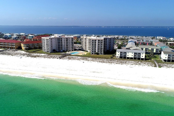 Am Strand, LiegestĂŒhle, StrandtĂŒcher