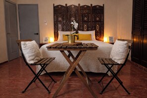 3 chambres, bureau, fer et planche à repasser, accès au Wi-Fi (inclus)