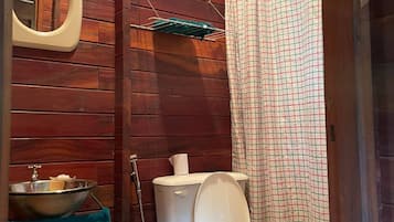 Ducha, bidet, toallas, jabón