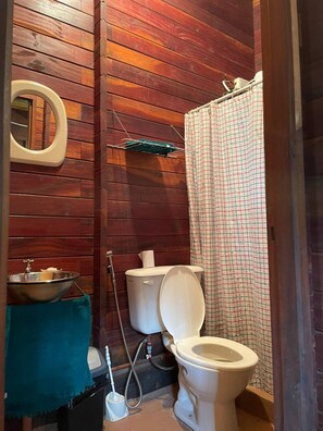 Doccia, bidet, asciugamani, sapone