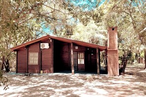 Exterior - Cozy wooden cabin in superb Paso de la Patria with WiFi, AC (Paso de la Patria)