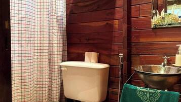 Doccia, bidet, asciugamani, sapone