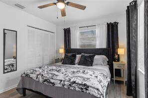 3 chambres, fer et planche à repasser, Wi-Fi, draps fournis