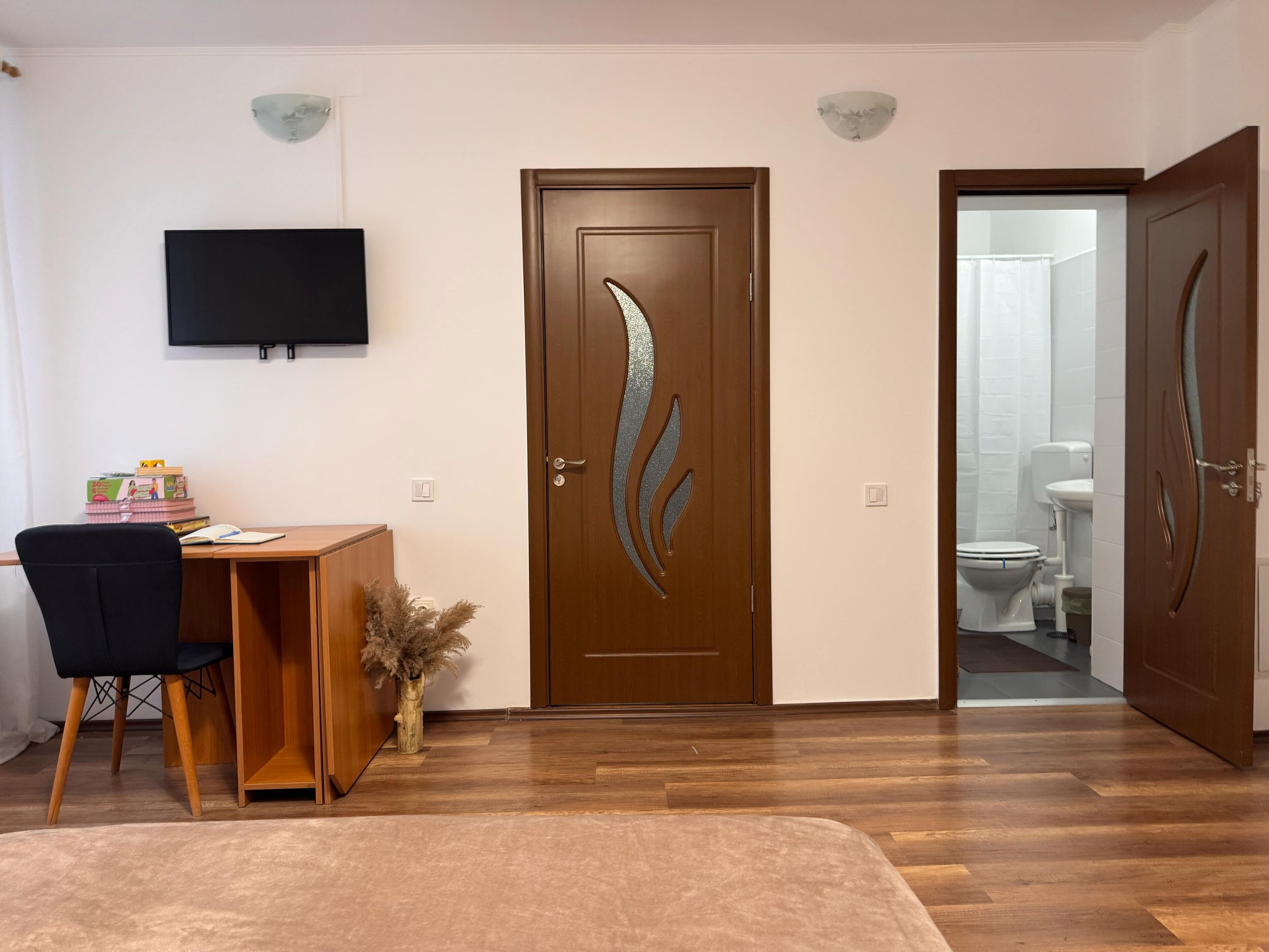 2 Schlafzimmer, Schreibtisch, Bügeleisen/Bügelbrett, WLAN