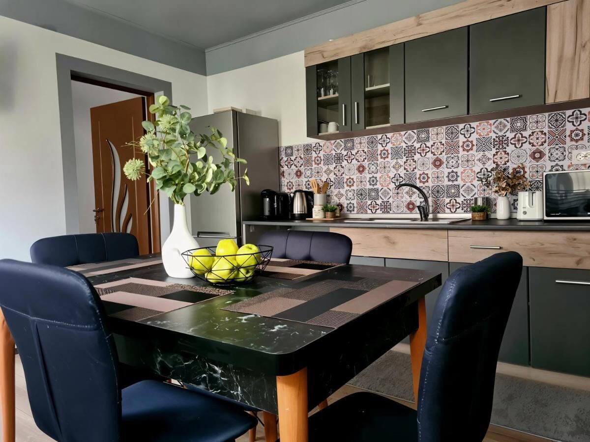 Fridge, microwave, oven, coffee/tea maker