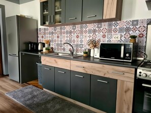 Fridge, microwave, oven, coffee/tea maker