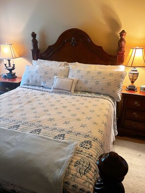 4 bedrooms, iron/ironing board, WiFi, bed sheets