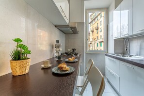 Fridge, microwave, oven, stovetop