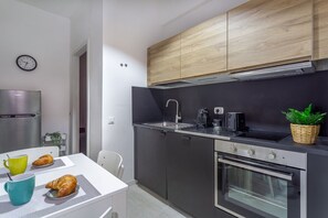 Fridge, oven, stovetop, dishwasher - iFlat | Colosseum Peaceful & Cozy Retreat (Roma)