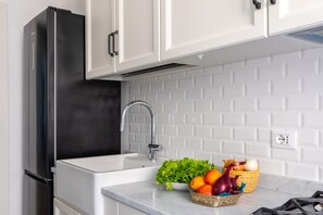 Kühlschrank, Ofen, Herdplatte, Geschirrspüler