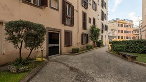 Unclassified image, 4 of 31, button - iFlat | Charming & Spacious Flat in Trastevere (Roma)
